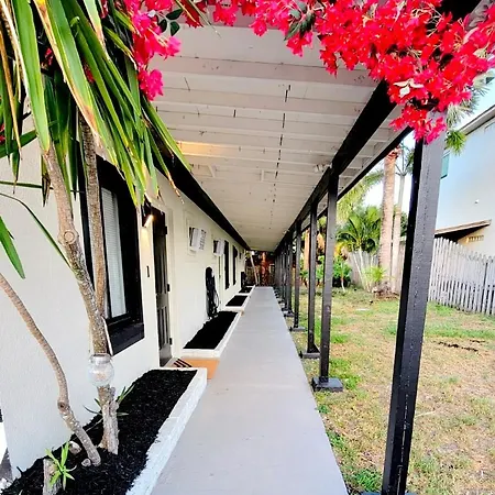 Beach Bungalows By The Sea 3